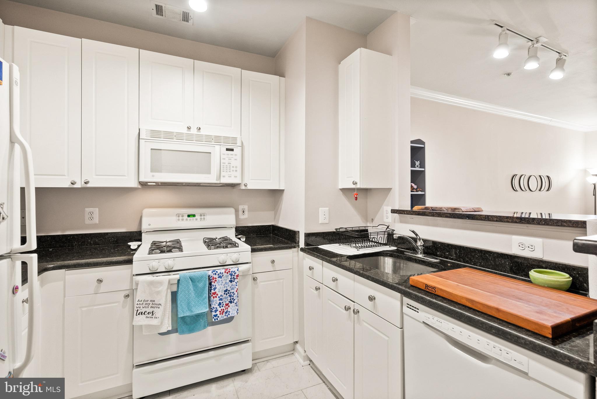 MARQUIS AT VIENNA STATION - Residential