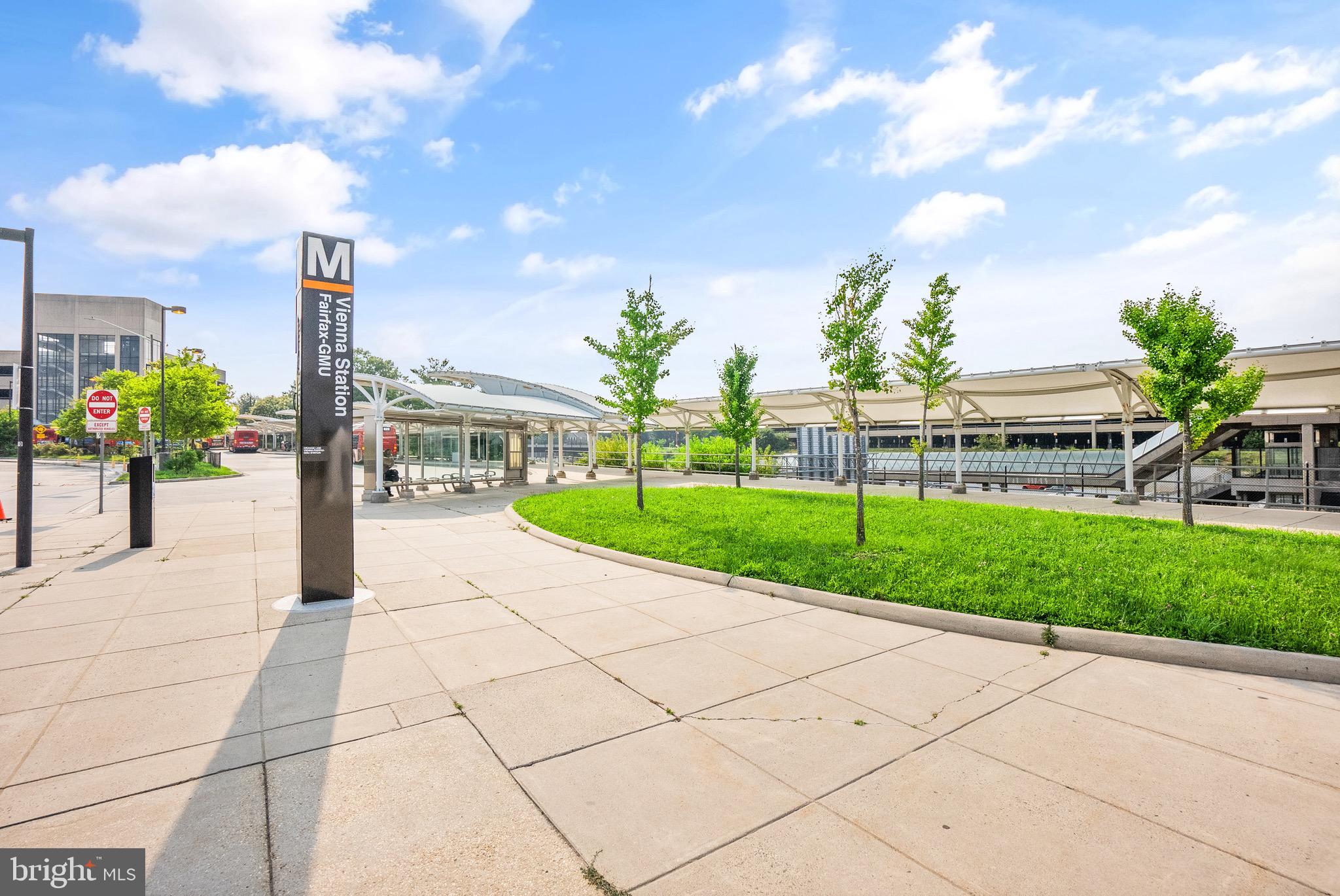 MARQUIS AT VIENNA STATION - Residential