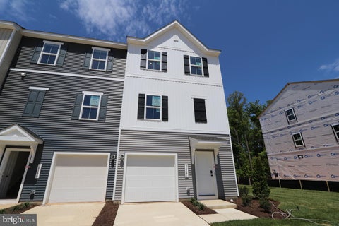 Townhouse For Sale - 36145 Wilderness Shores Way<br/> LOCUST GROVE, VA 22508