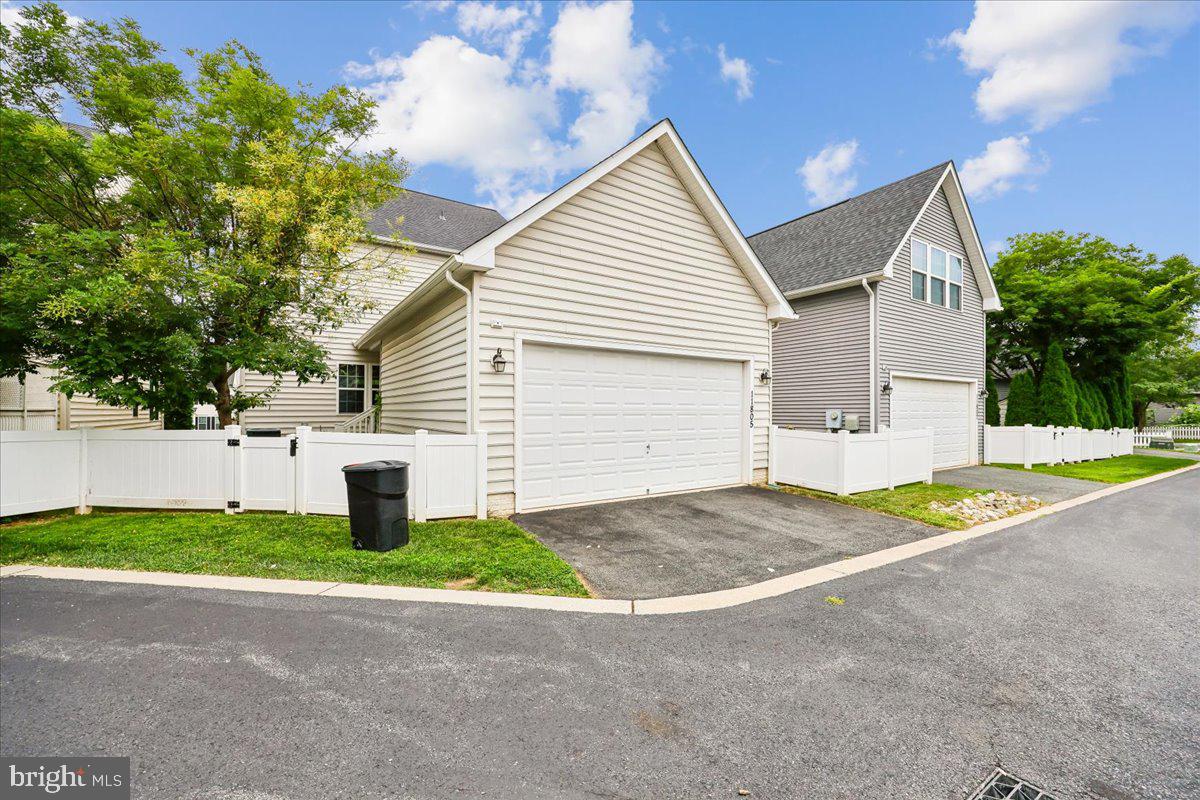 11805 GREY SQUIRREL STREET