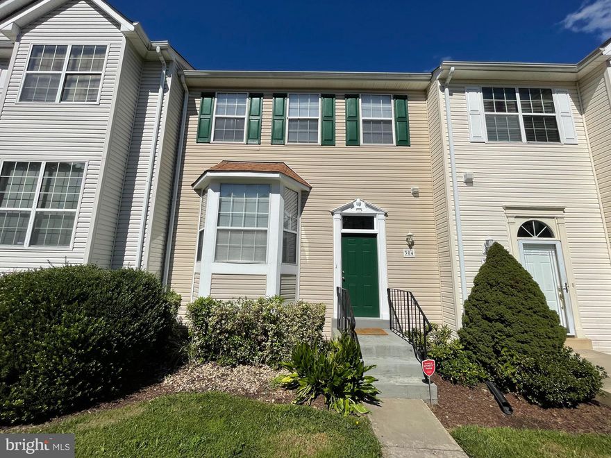 Gorgeous town home, 2300 sq ft on 3 fully finished level!  This gem features bright & open floor plan.  Eat- in kitchen over looking dining & living areas.  Primary bedroom features gorgeous vaulted ceilings, oversized soaking tub with separate shower.  Huge family & den/library with full bath area on lower level.  Fully fenced rear yard below spacious deck.  Community includes pool access.  Minutes from shopping, commuter lots, Quantico, 95 & so much more!  Ready for move in!