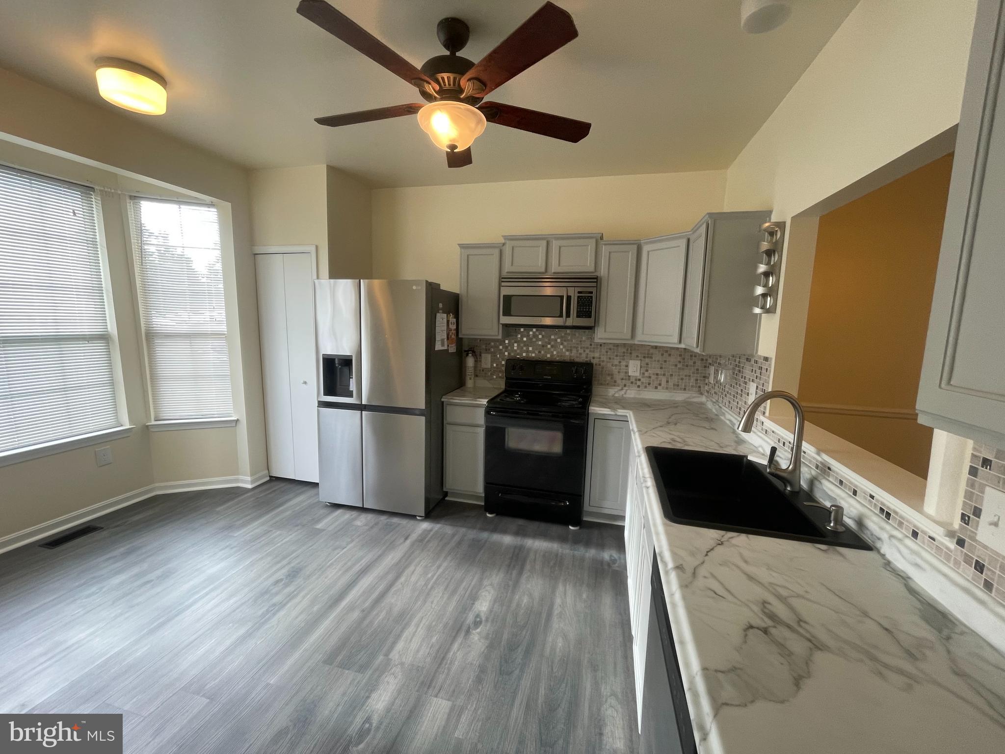 SUNNINGDALE MEADOWS - Residential Lease