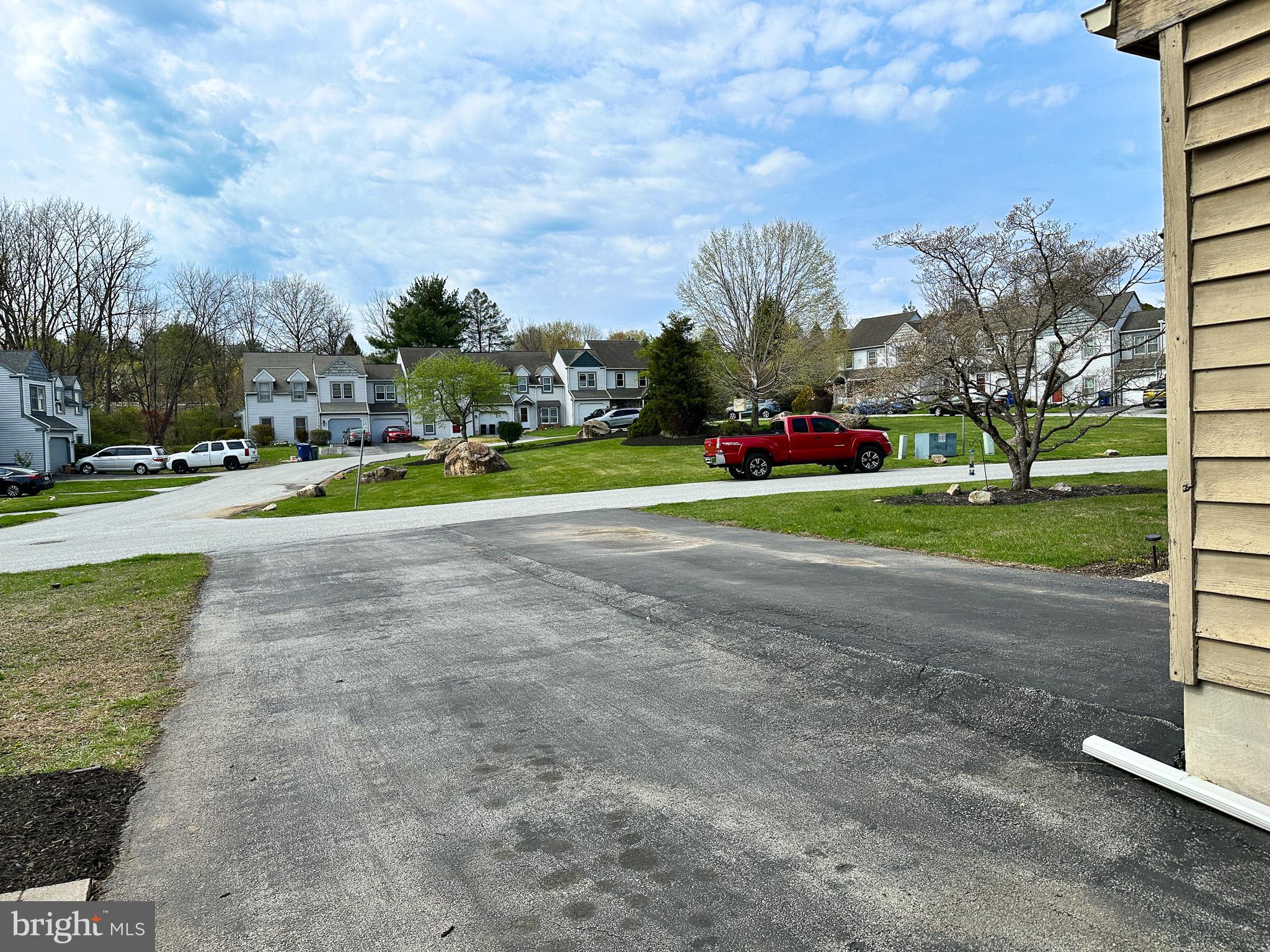 COUNTRY CLUB VALLEY - Residential