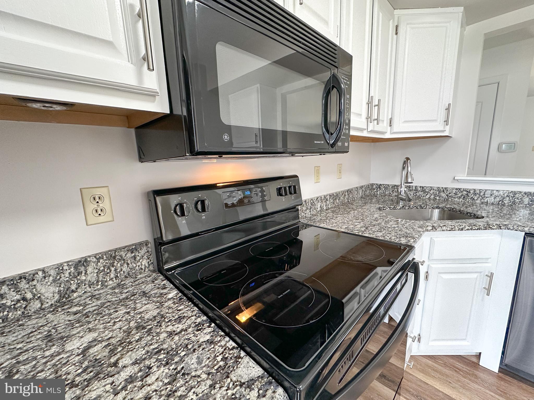 COUNTRY CLUB VALLEY - Residential