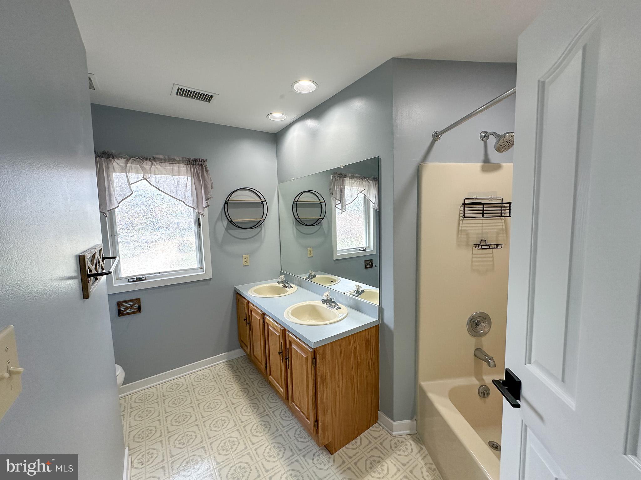 COUNTRY CLUB VALLEY - Residential