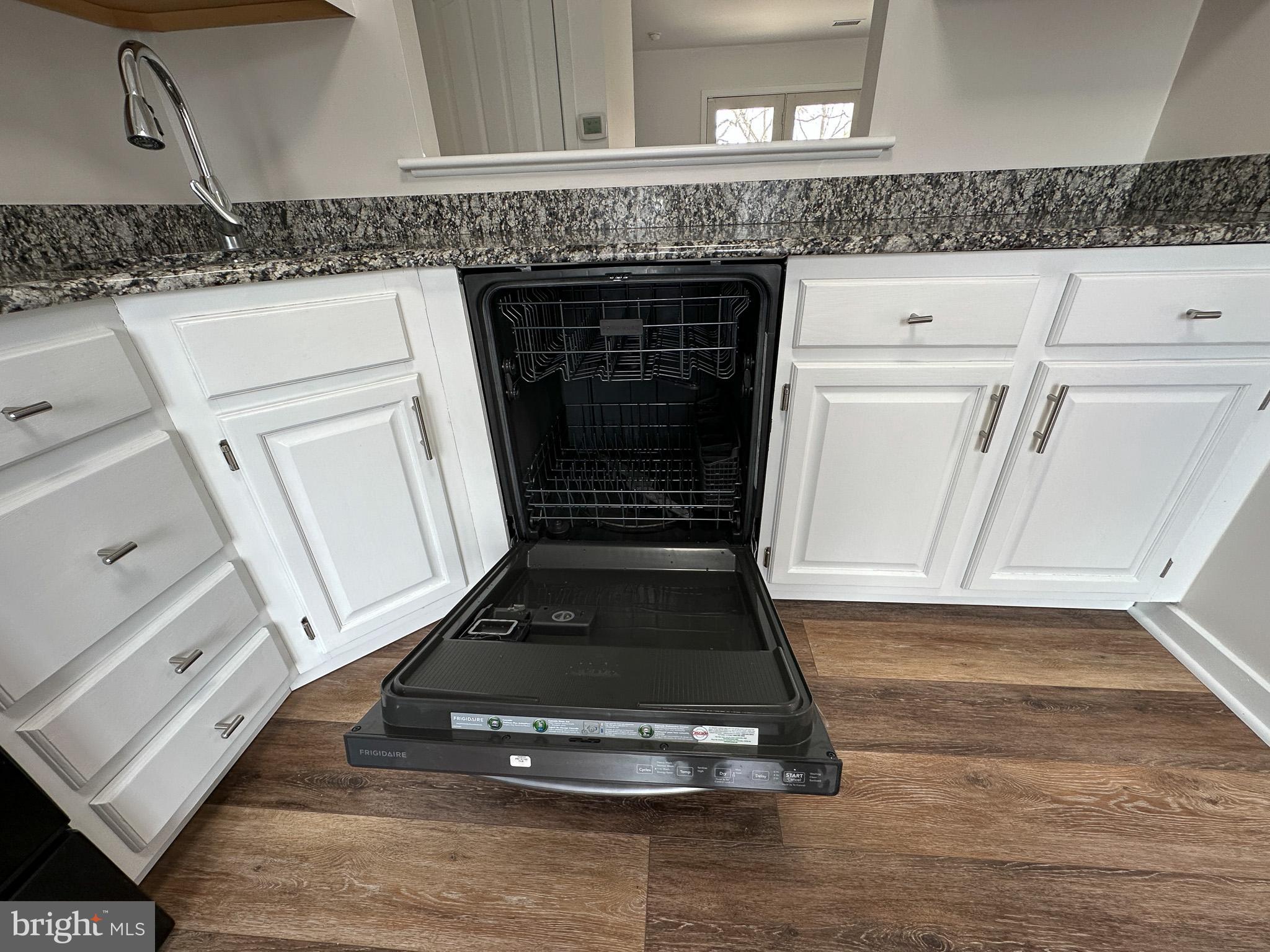 COUNTRY CLUB VALLEY - Residential