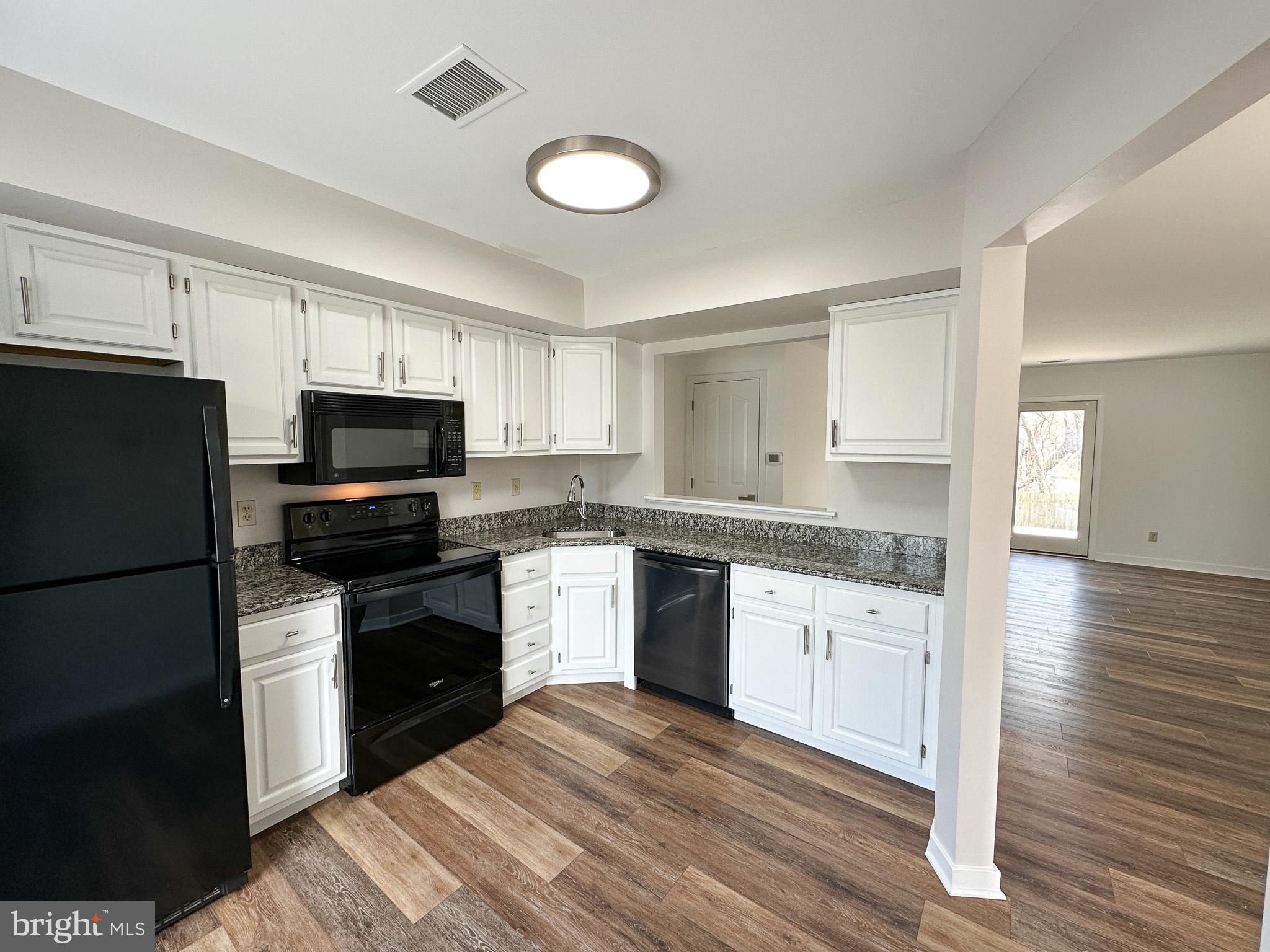 COUNTRY CLUB VALLEY - Residential