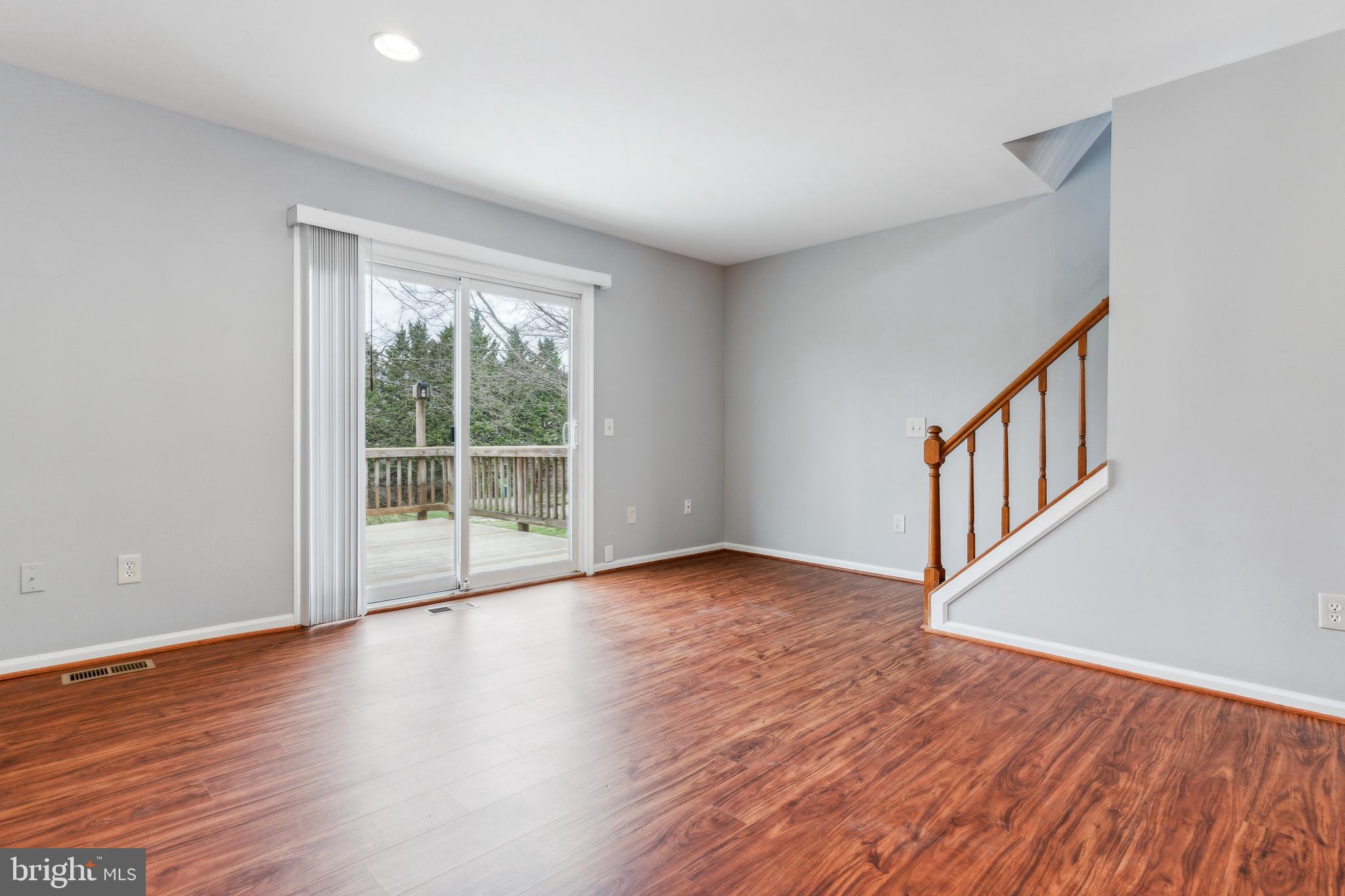 LONDON TOWNE - Residential Lease