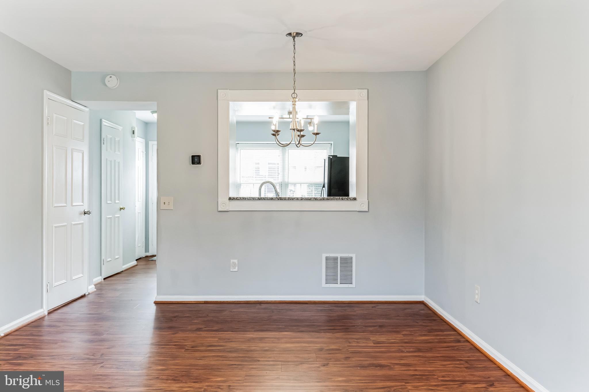 LONDON TOWNE - Residential Lease