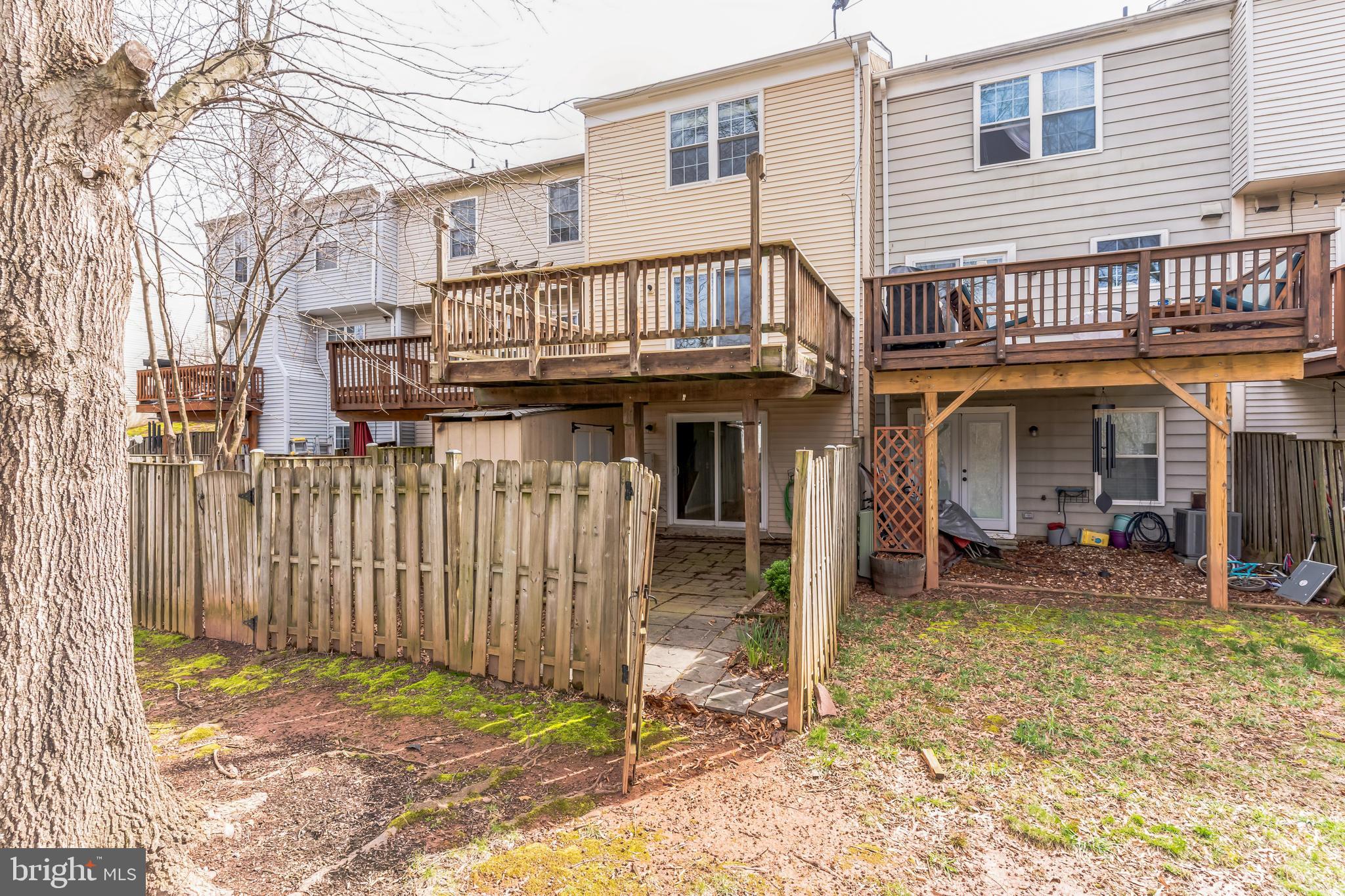 LONDON TOWNE - Residential Lease