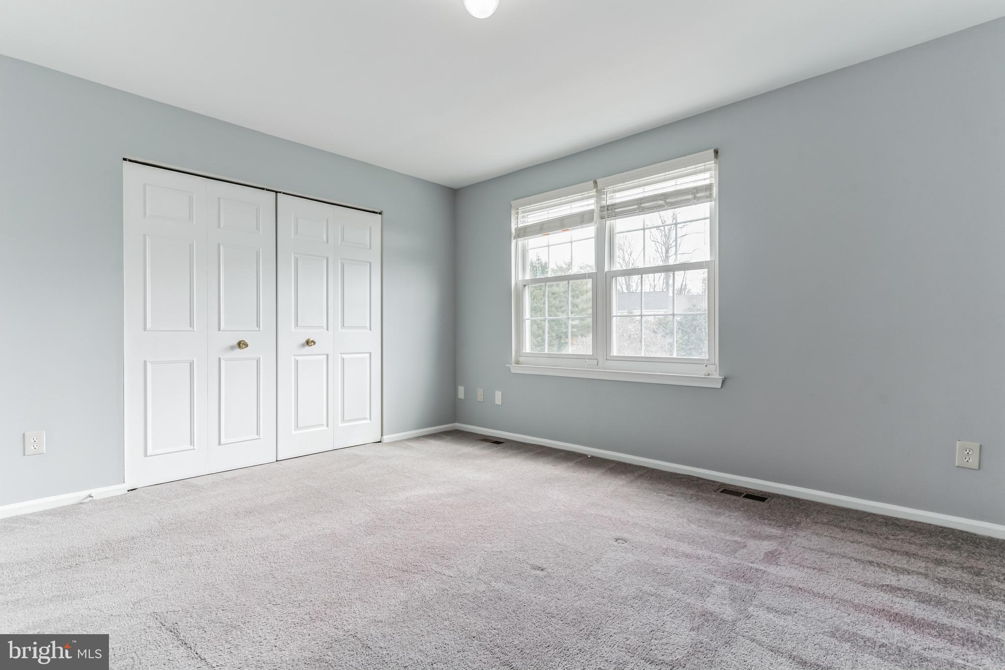 LONDON TOWNE - Residential Lease