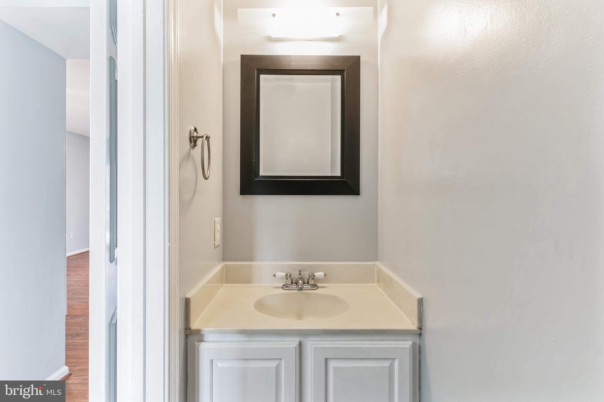 LONDON TOWNE - Residential Lease