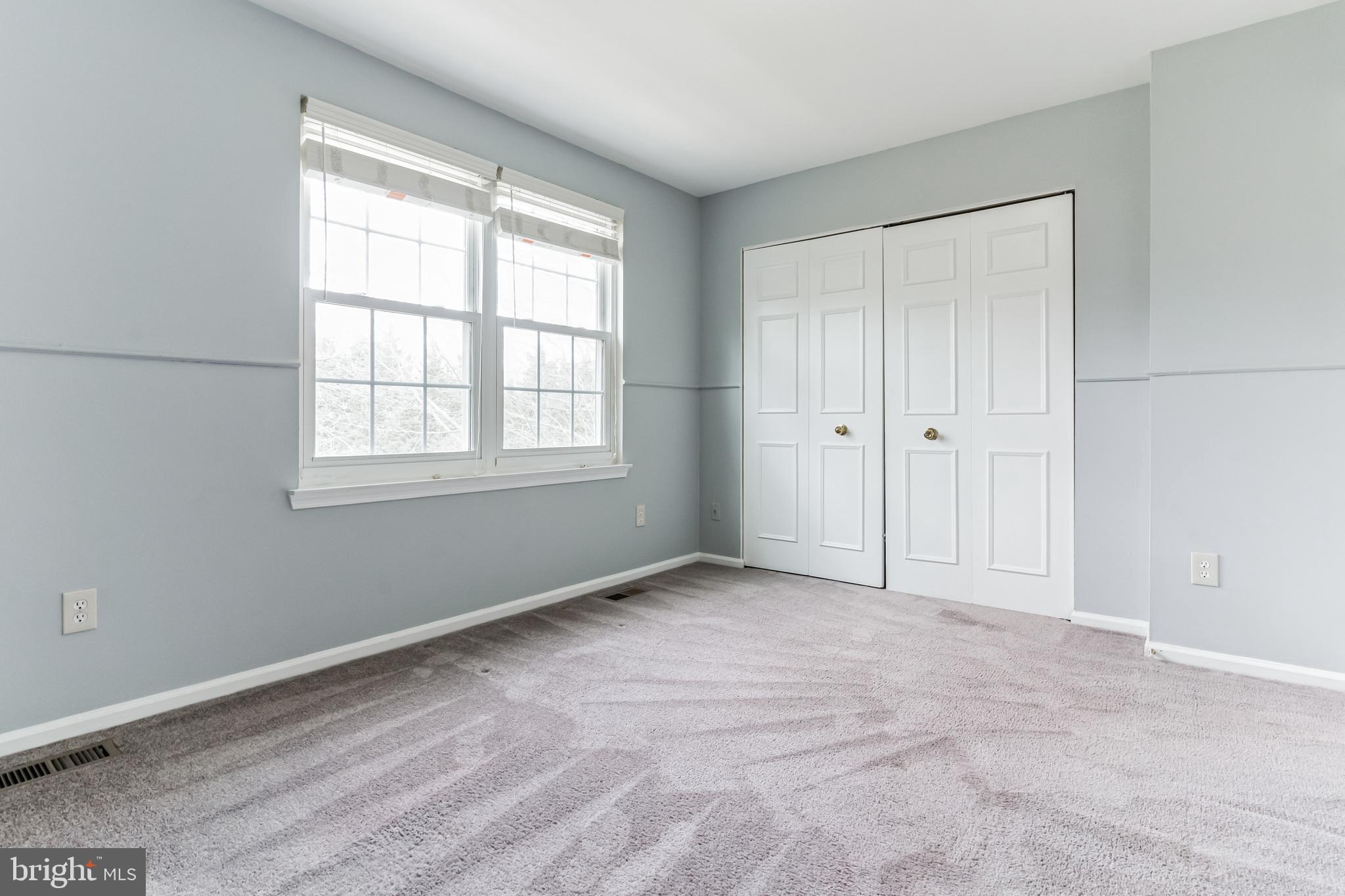 LONDON TOWNE - Residential Lease