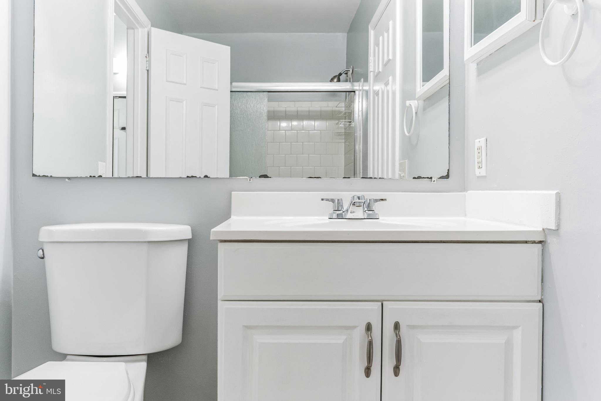 LONDON TOWNE - Residential Lease