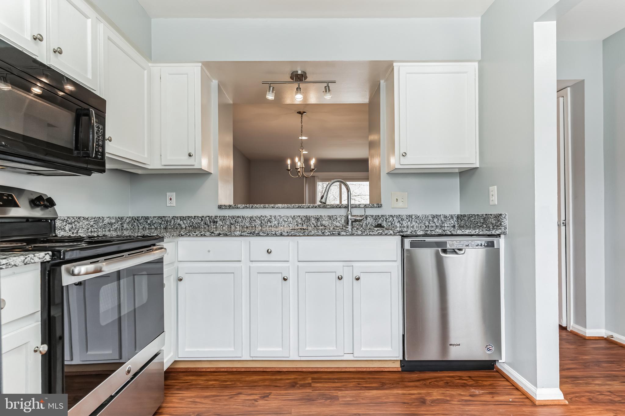 LONDON TOWNE - Residential Lease