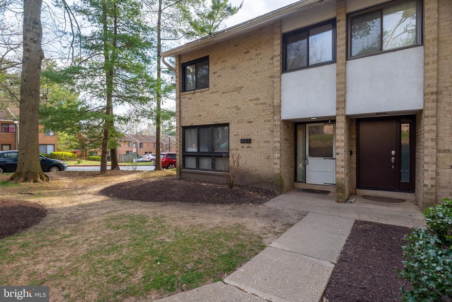 Wonderful End Unit Townhome Featuring 3 Bedrooms and 1.5 Baths. This updated, clean and ready beauty has a private fenced backyard with well manicured landscaping and a spacious shed.   This townhome is centrally located with easy access to major commuter routes.  Tour this home today!
