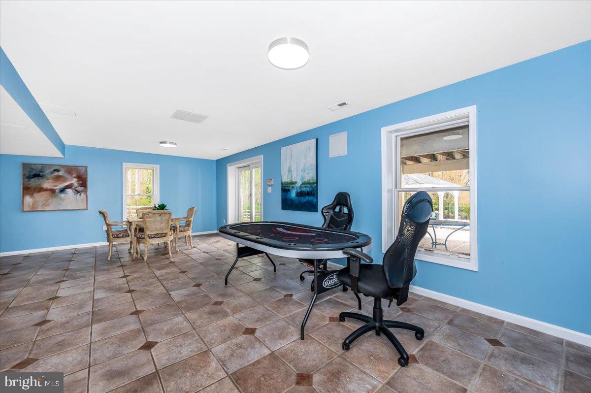 TWELVE HILLS - Residential