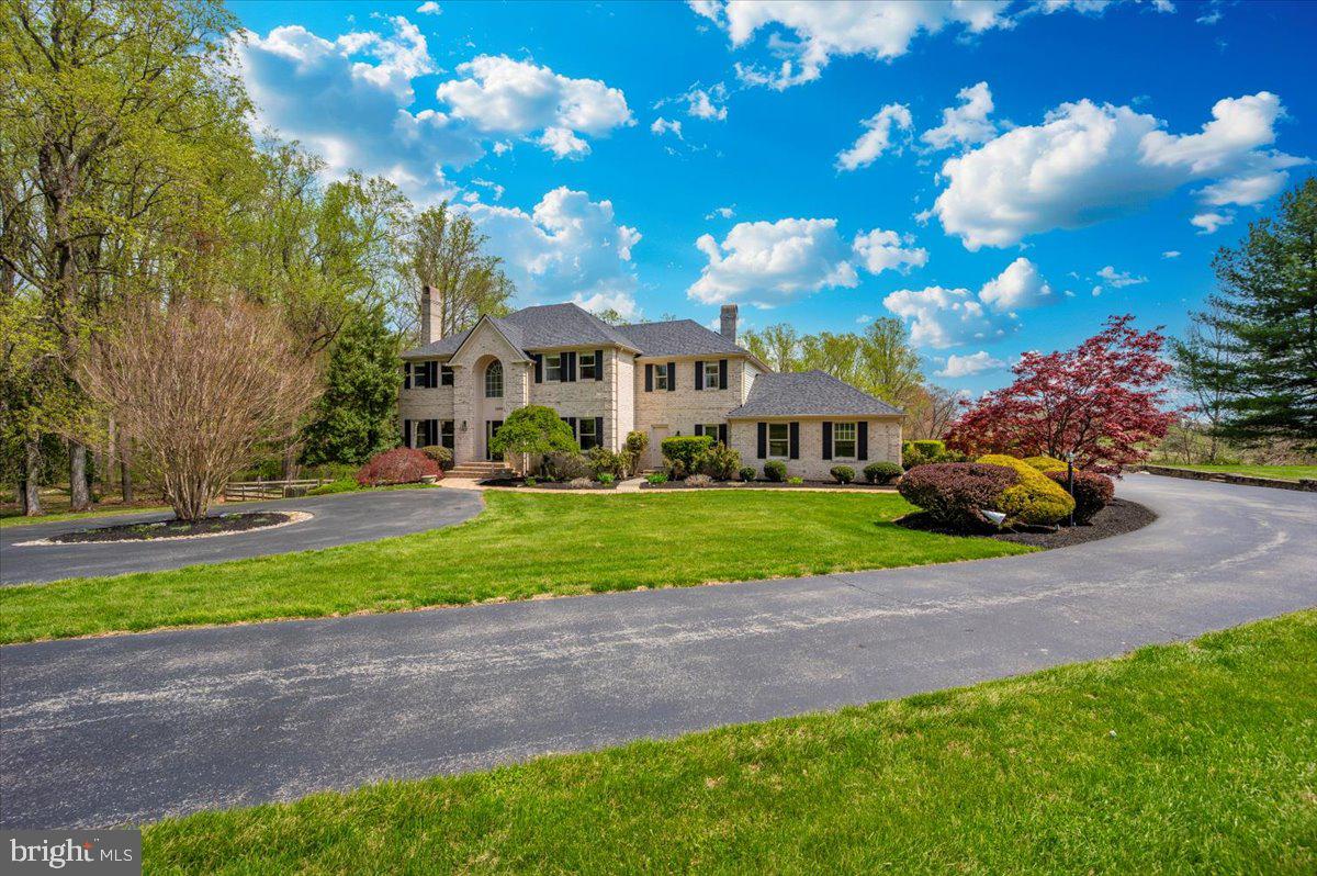 TWELVE HILLS - Residential