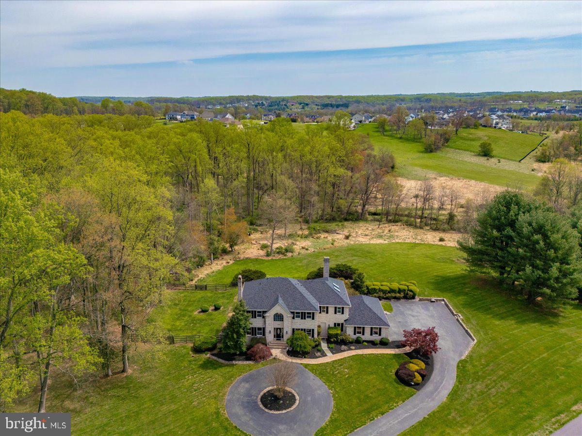 TWELVE HILLS - Residential