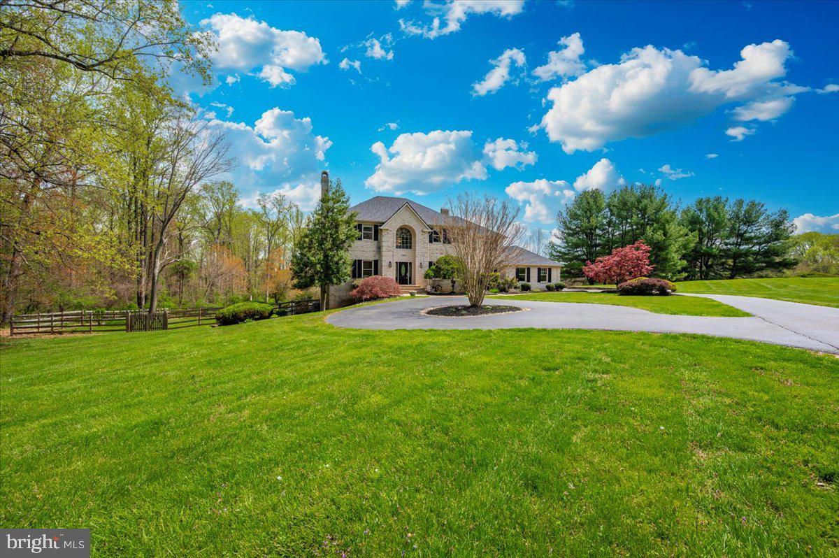 TWELVE HILLS - Residential