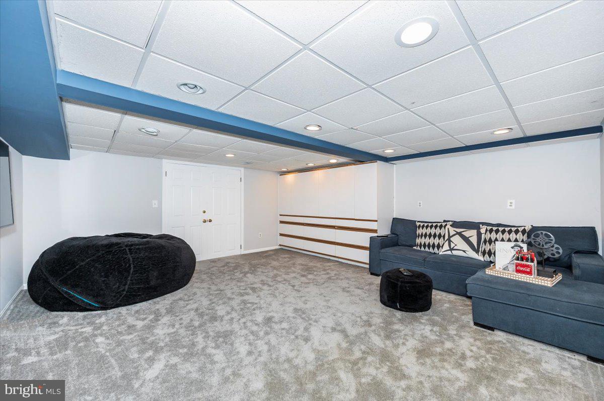 TWELVE HILLS - Residential