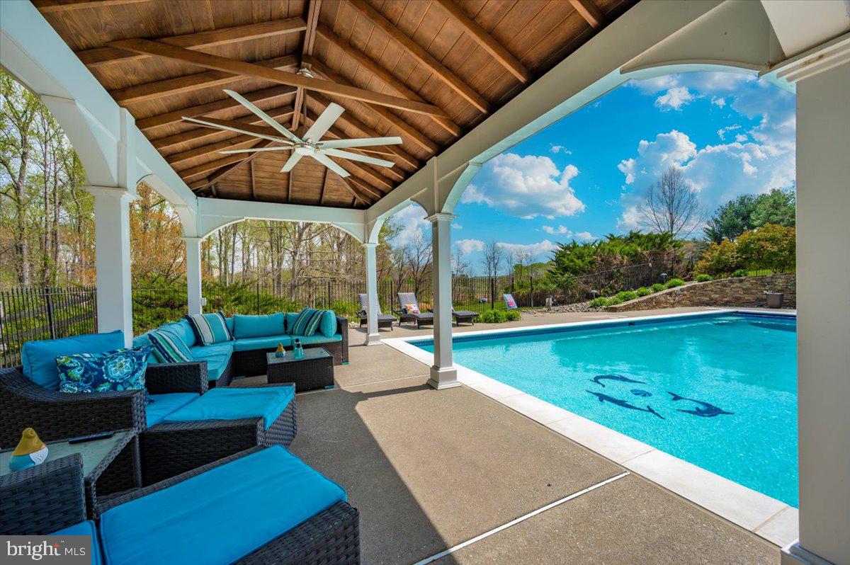 TWELVE HILLS - Residential