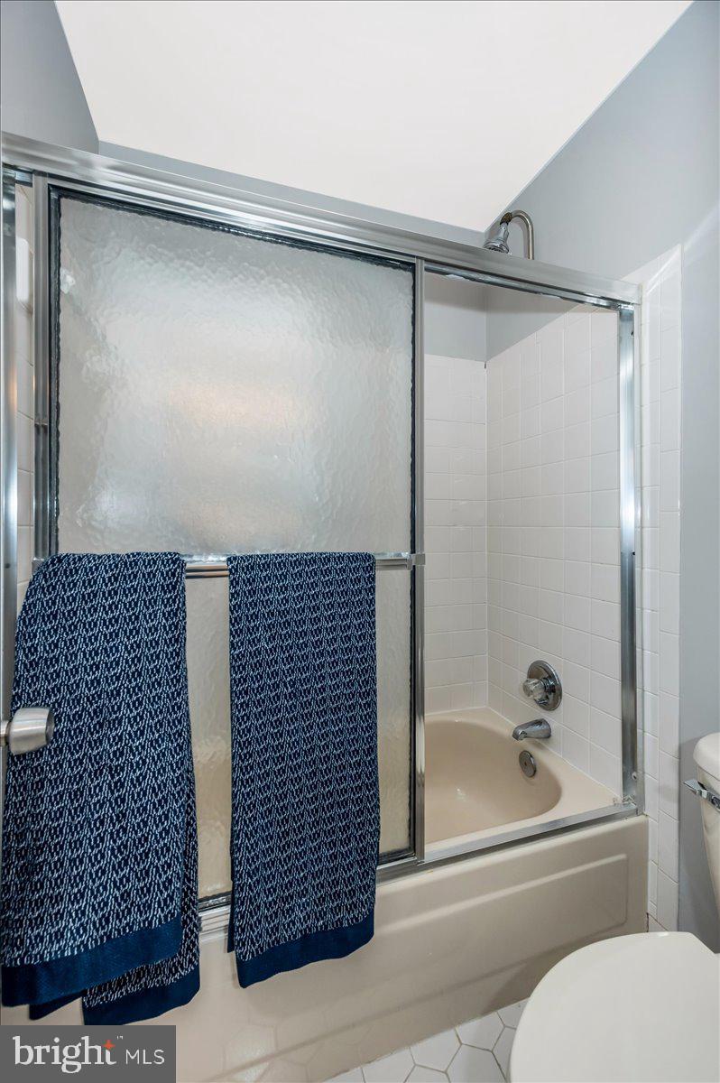 TWELVE HILLS - Residential