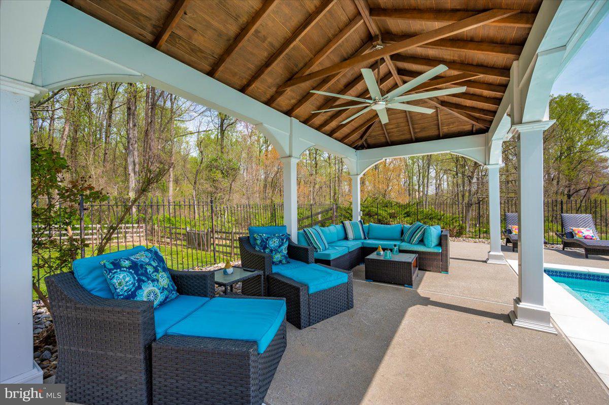 TWELVE HILLS - Residential