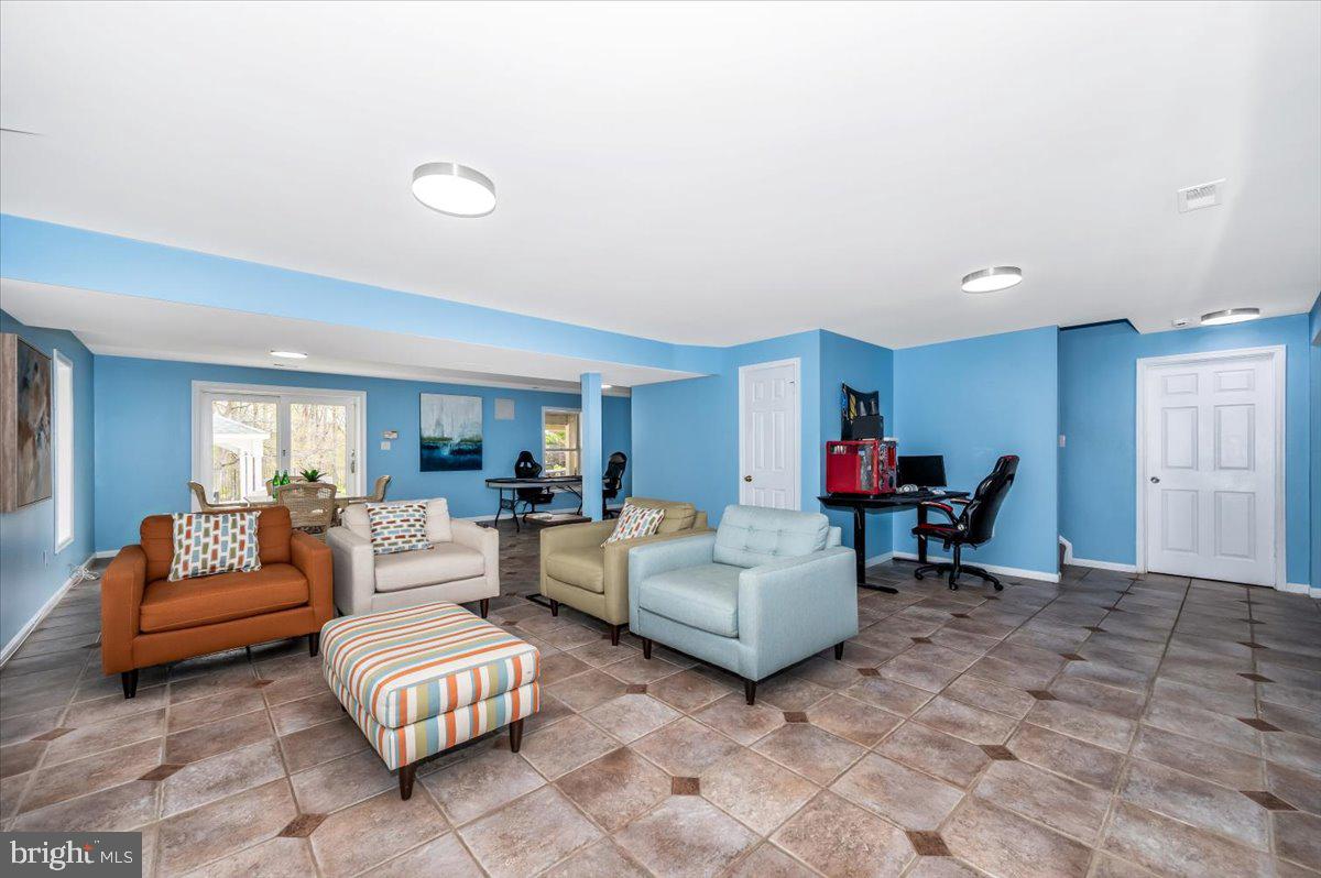 TWELVE HILLS - Residential