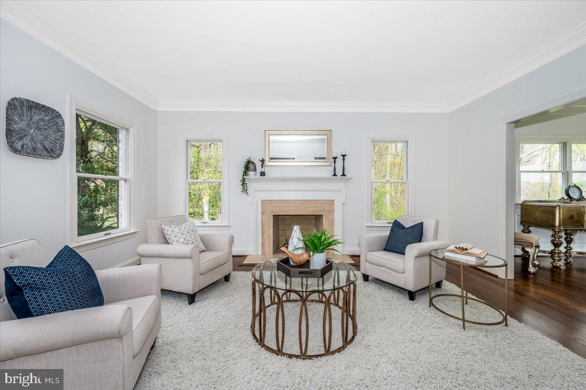 TWELVE HILLS - Residential