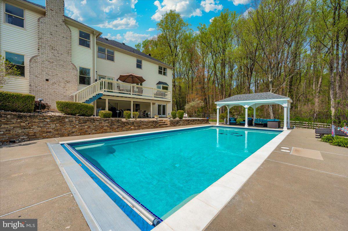 TWELVE HILLS - Residential