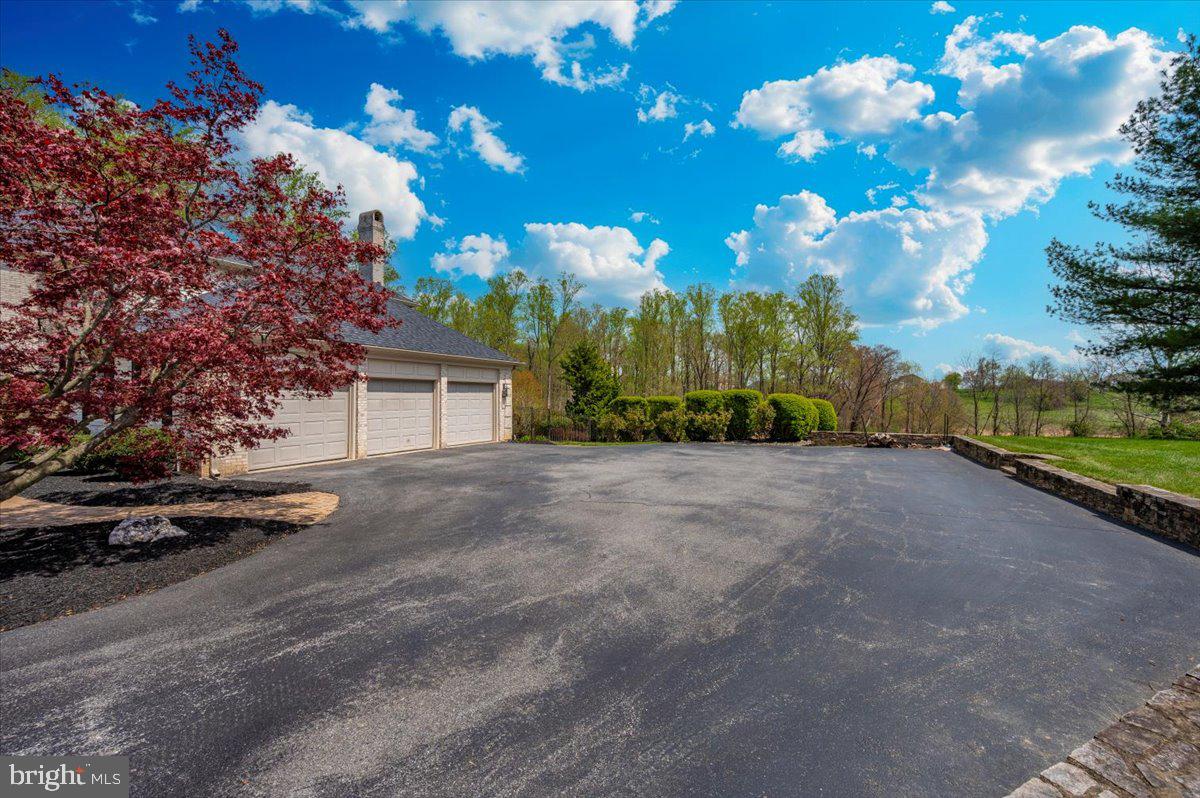 TWELVE HILLS - Residential