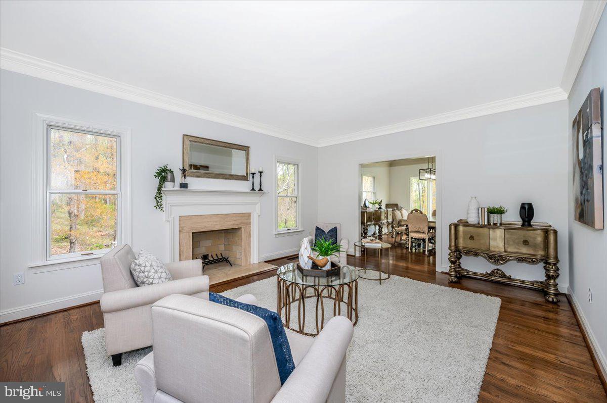 TWELVE HILLS - Residential