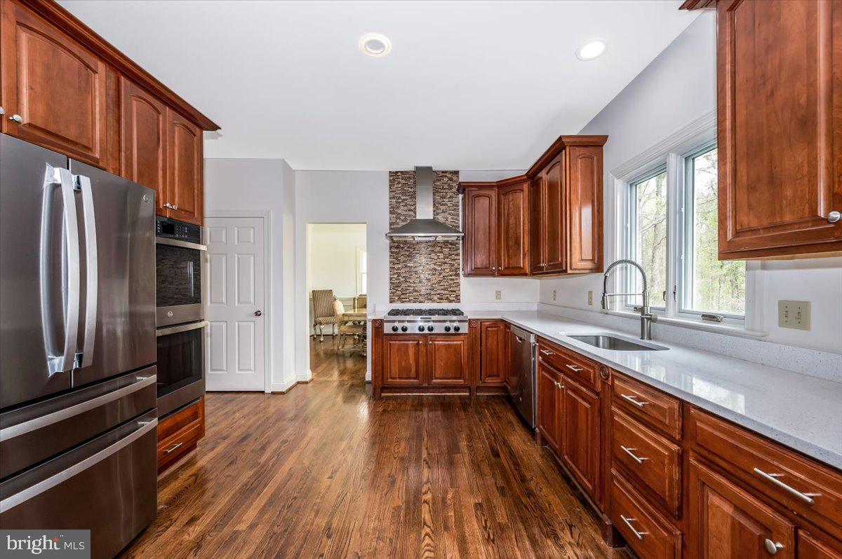 TWELVE HILLS - Residential