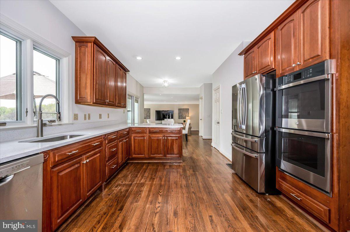 TWELVE HILLS - Residential