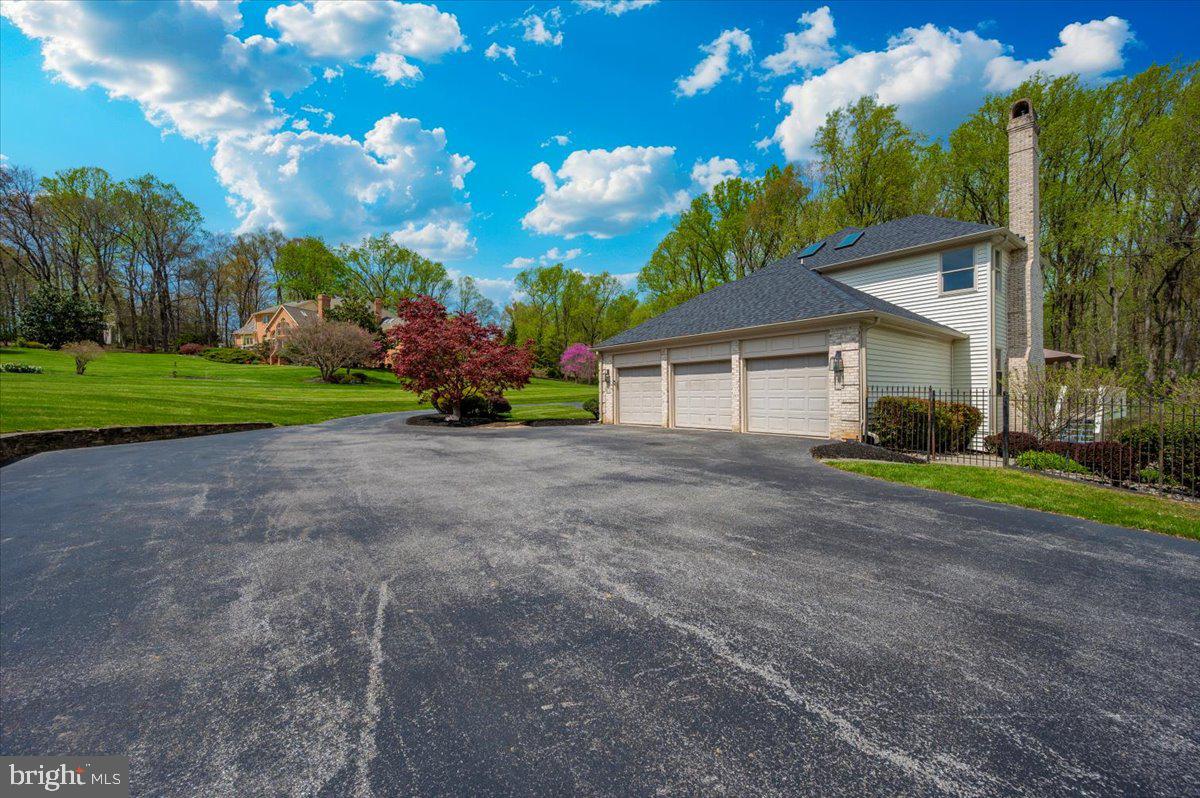 TWELVE HILLS - Residential