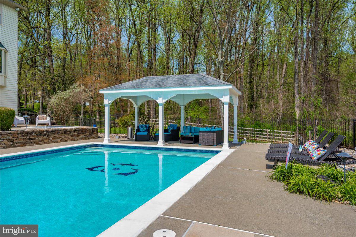 TWELVE HILLS - Residential