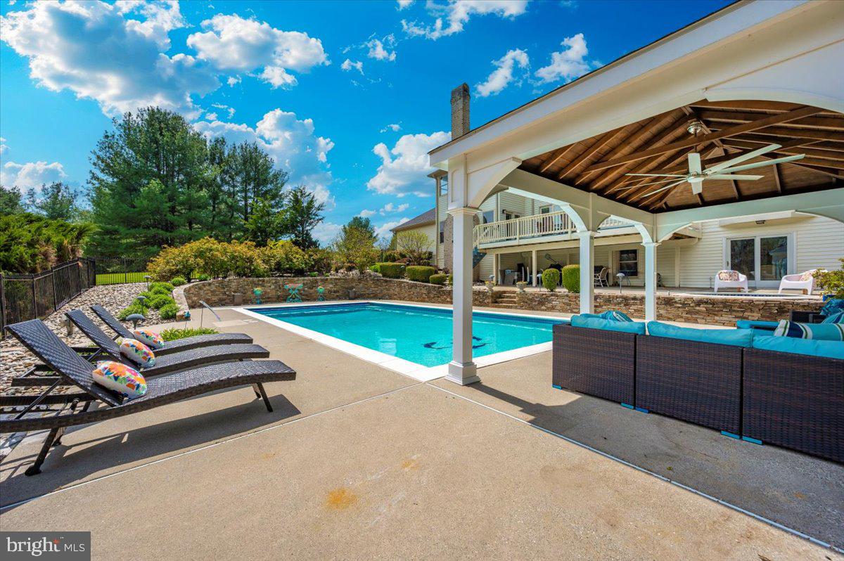 TWELVE HILLS - Residential