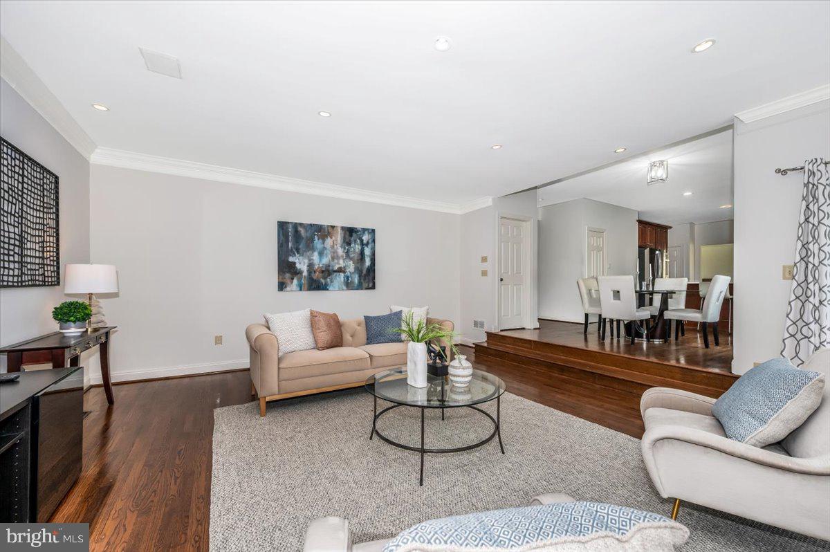 TWELVE HILLS - Residential