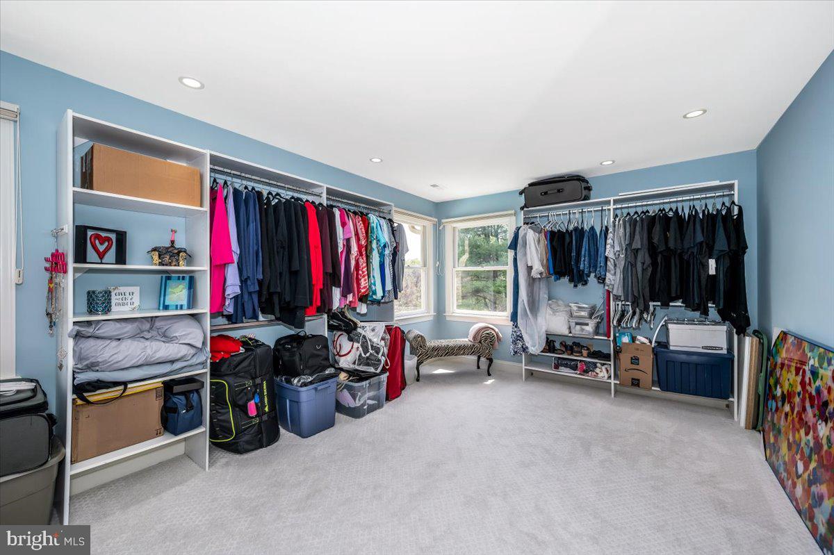 TWELVE HILLS - Residential