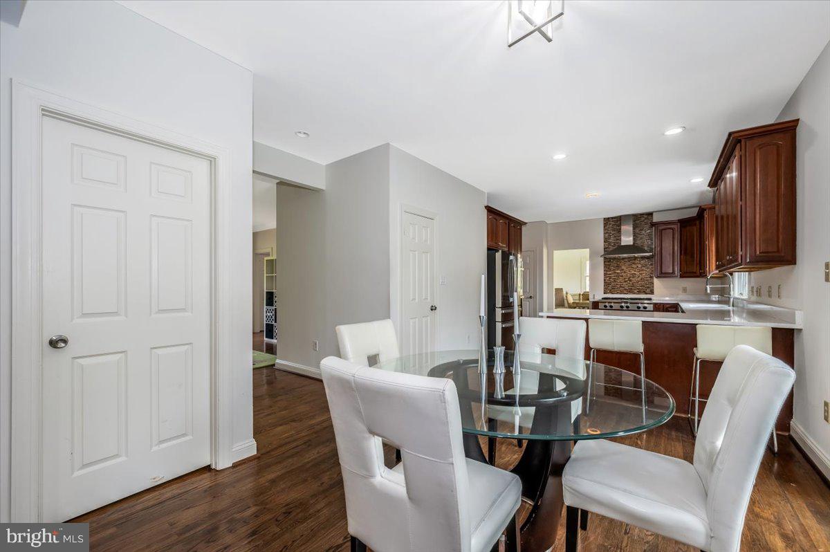 TWELVE HILLS - Residential