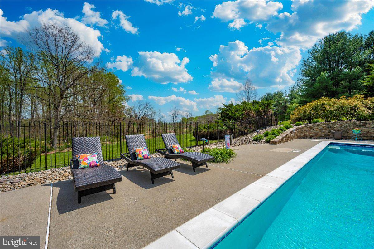 TWELVE HILLS - Residential