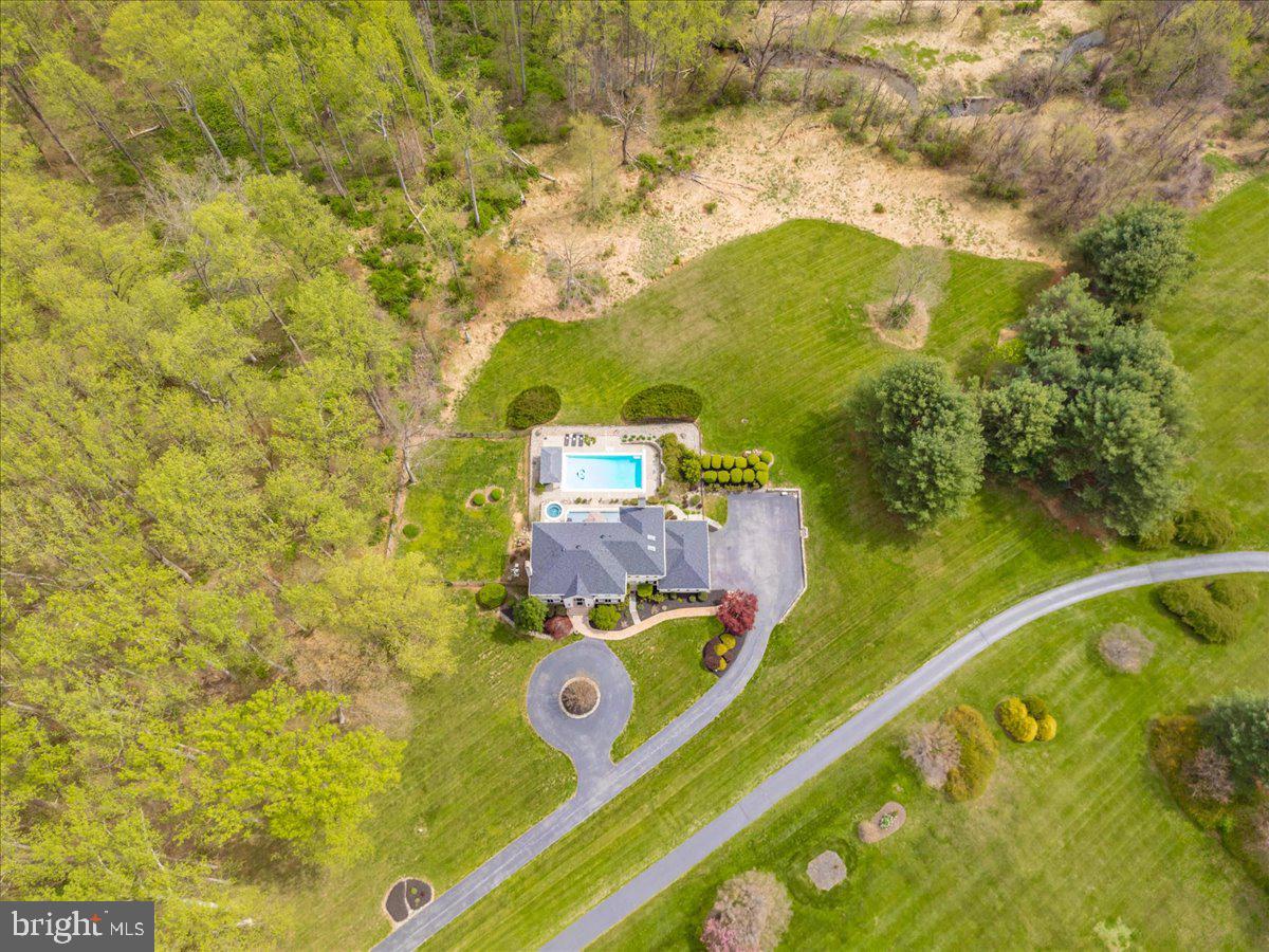 TWELVE HILLS - Residential