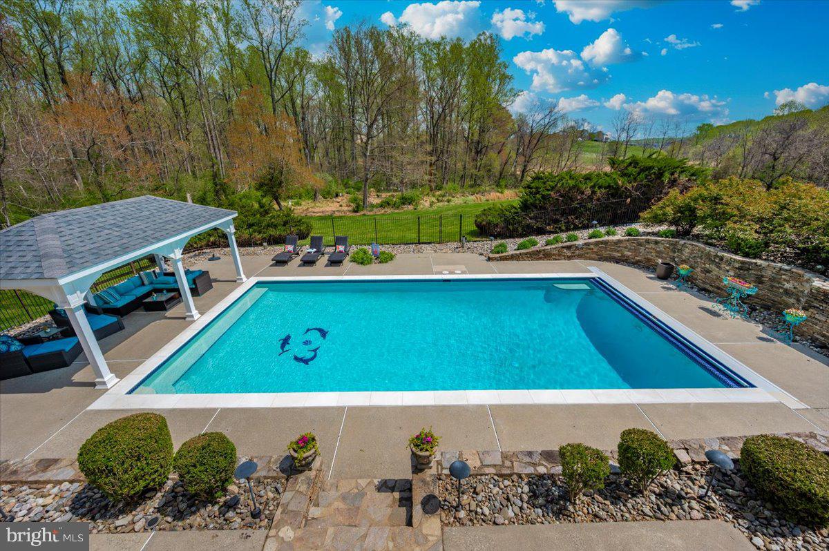 TWELVE HILLS - Residential