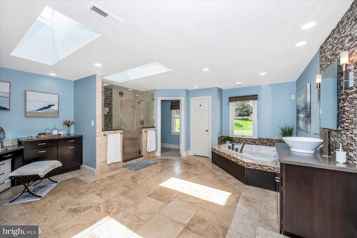 TWELVE HILLS - Residential