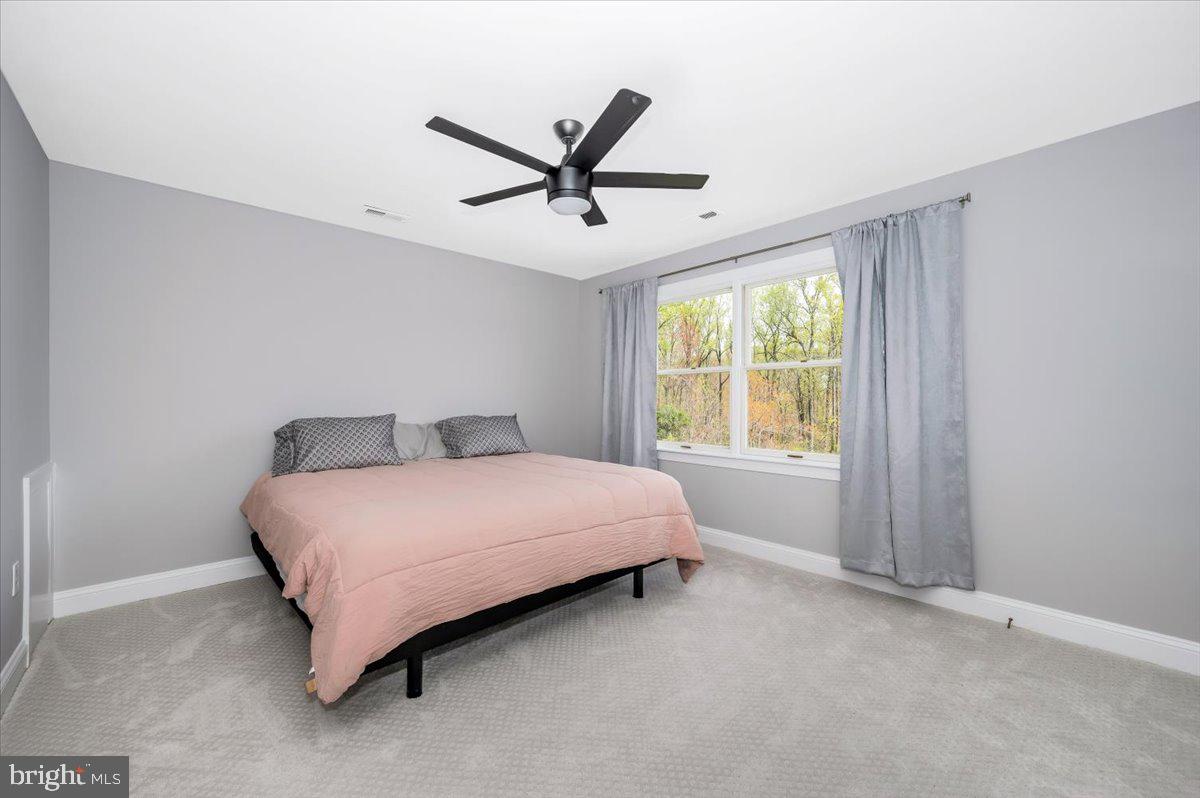 TWELVE HILLS - Residential