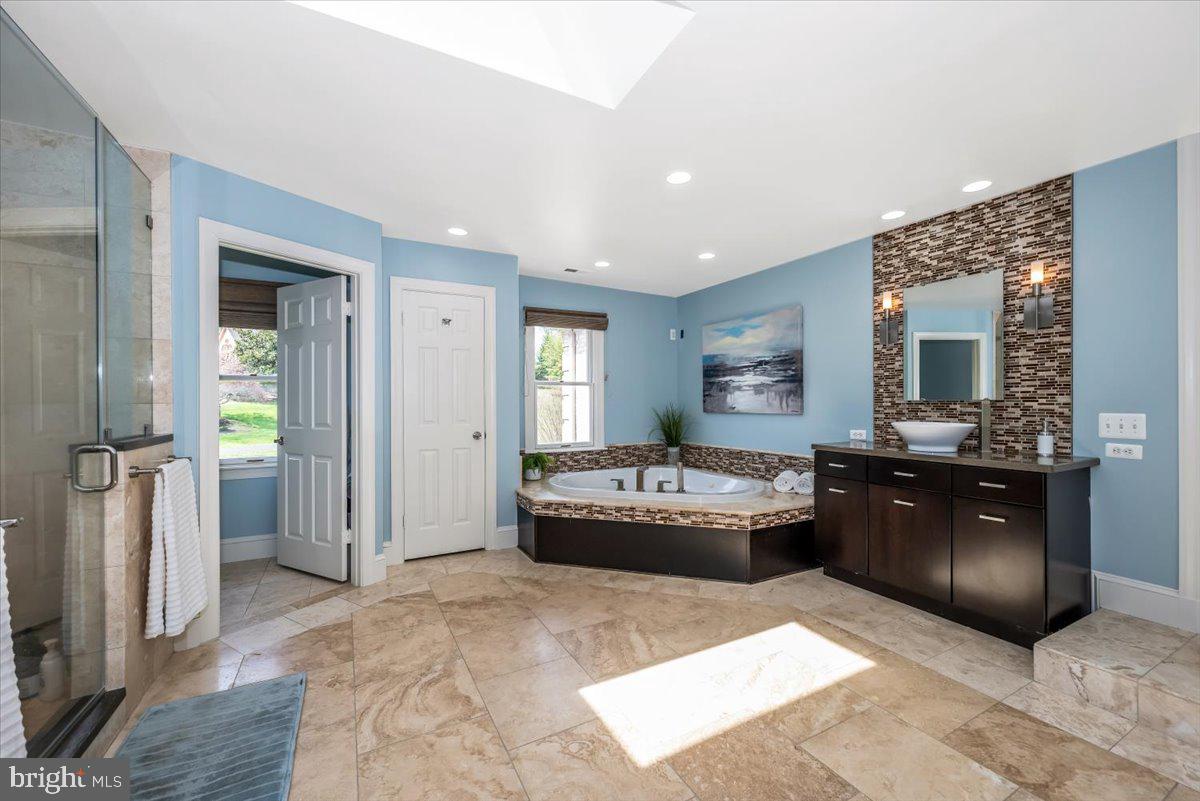 TWELVE HILLS - Residential