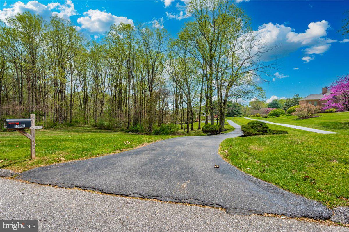 TWELVE HILLS - Residential