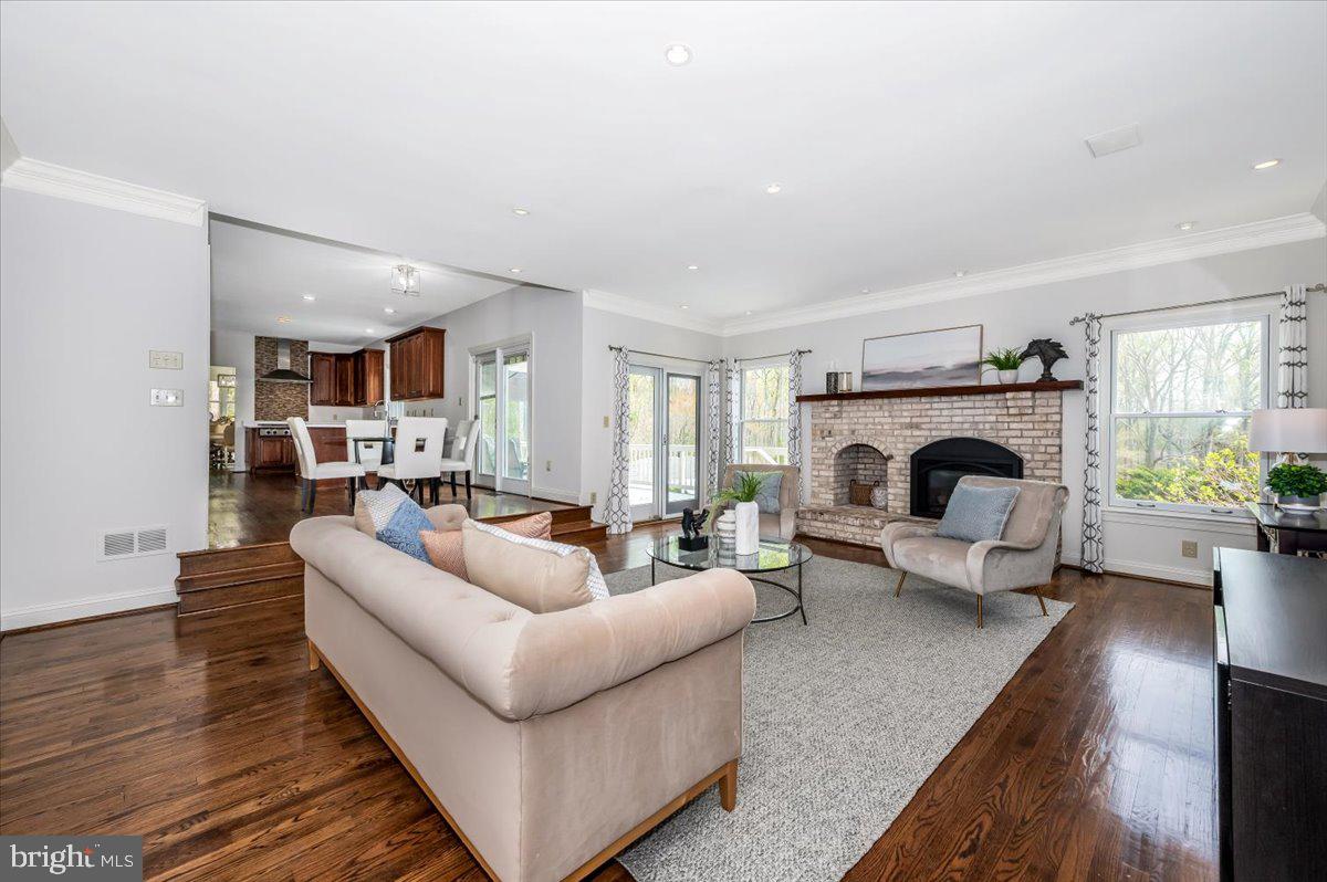 TWELVE HILLS - Residential