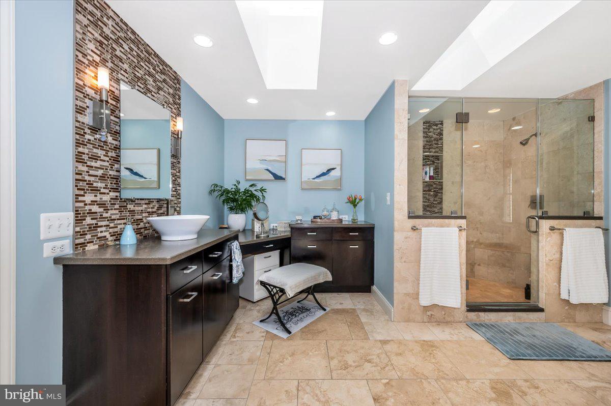 TWELVE HILLS - Residential